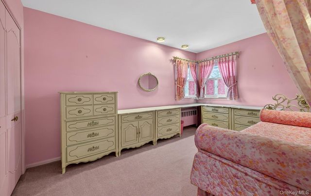 7 Carling Drive, New Hyde Park, NY 11040