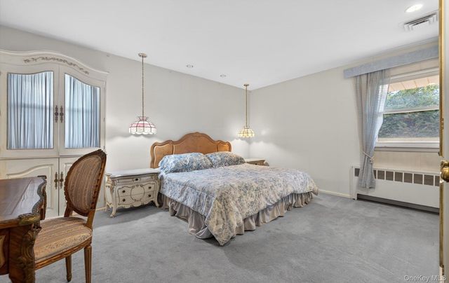 7 Carling Drive, New Hyde Park, NY 11040