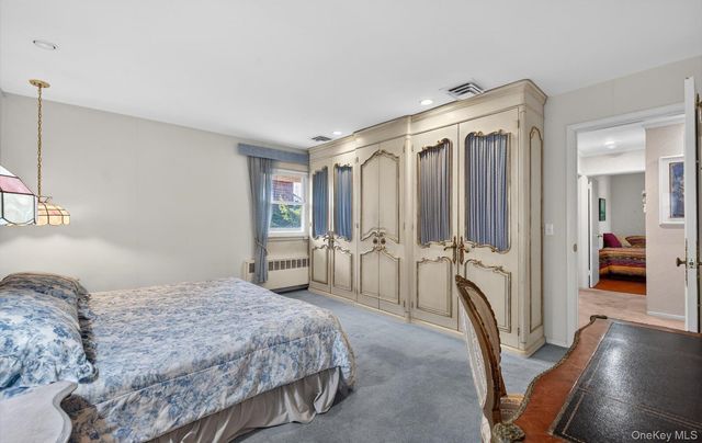 7 Carling Drive, New Hyde Park, NY 11040