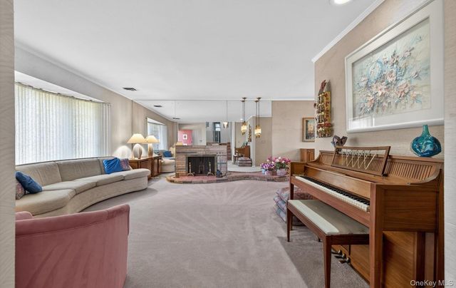 7 Carling Drive, New Hyde Park, NY 11040