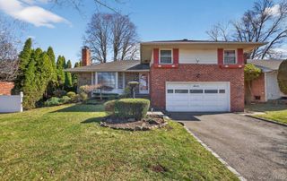 7 Carling Drive, New Hyde Park, NY 11040