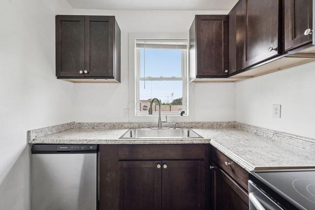 1025 Howard ., Columbus, OH 43201