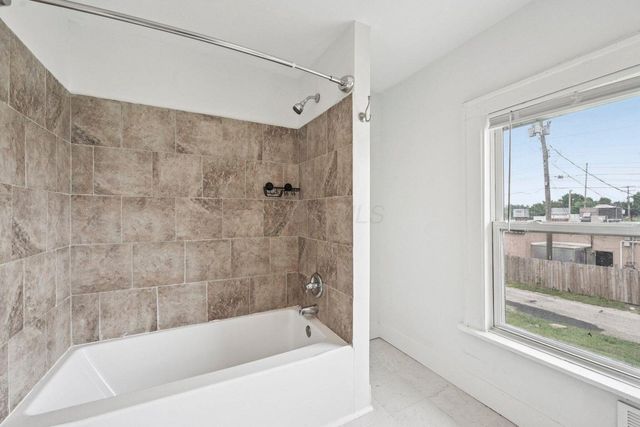 1025 Howard ., Columbus, OH 43201