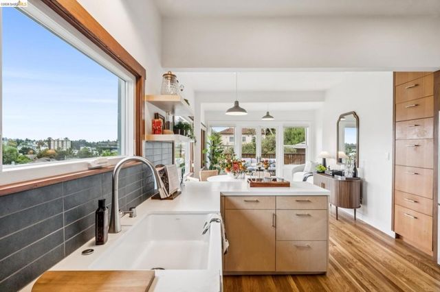 486 Jean St, Oakland, CA 94610