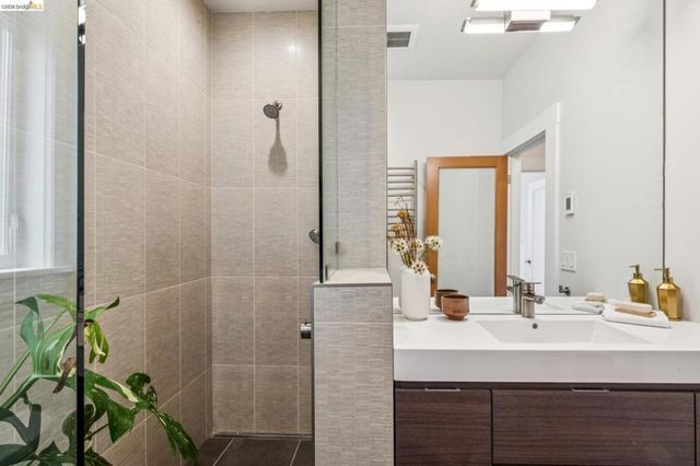 486 Jean St, Oakland, CA 94610