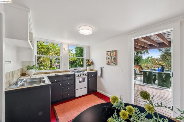486 Jean St, Oakland, CA 94610