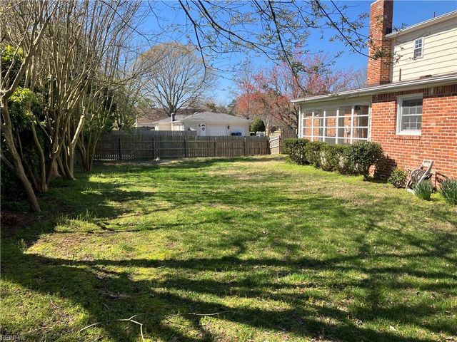 2225 N Wolfsnare DR, Virginia Beach, VA 23454