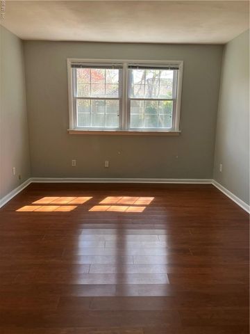 2225 N Wolfsnare DR, Virginia Beach, VA 23454