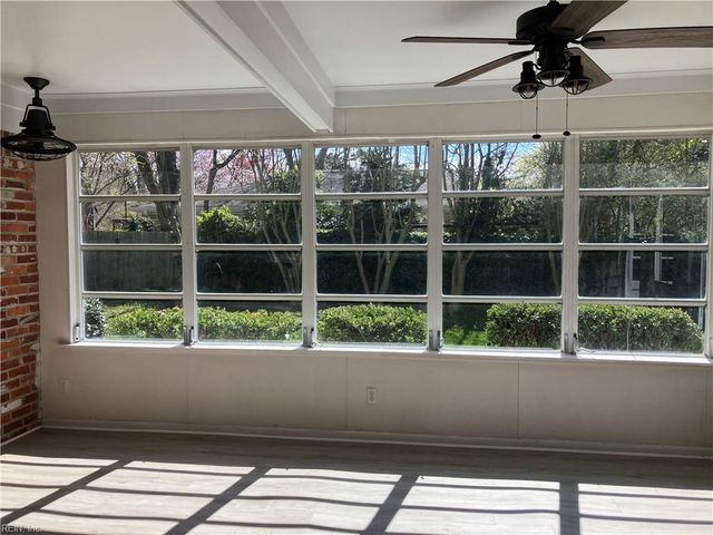 2225 N Wolfsnare DR, Virginia Beach, VA 23454