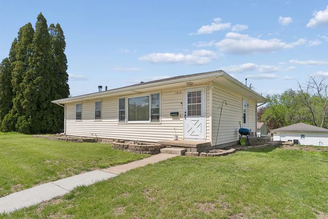 1215 W 1st Street, Cedar Falls, IA 50613