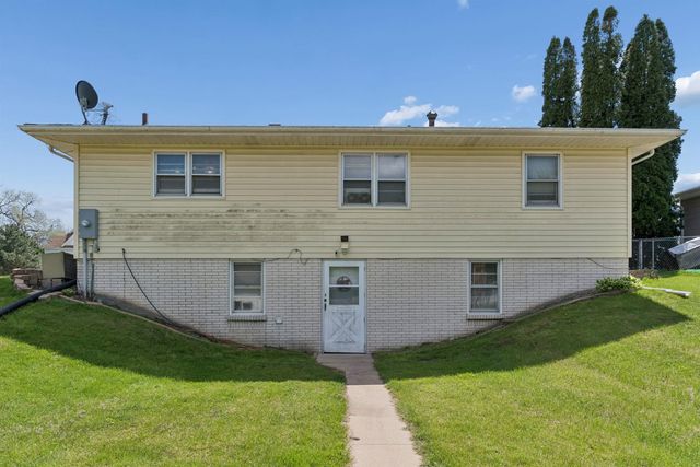 1215 W 1st Street, Cedar Falls, IA 50613