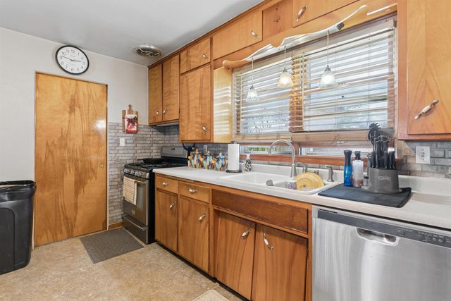 1215 W 1st Street, Cedar Falls, IA 50613