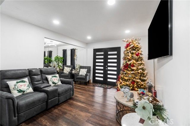 9287 Muller, Downey, CA 90241