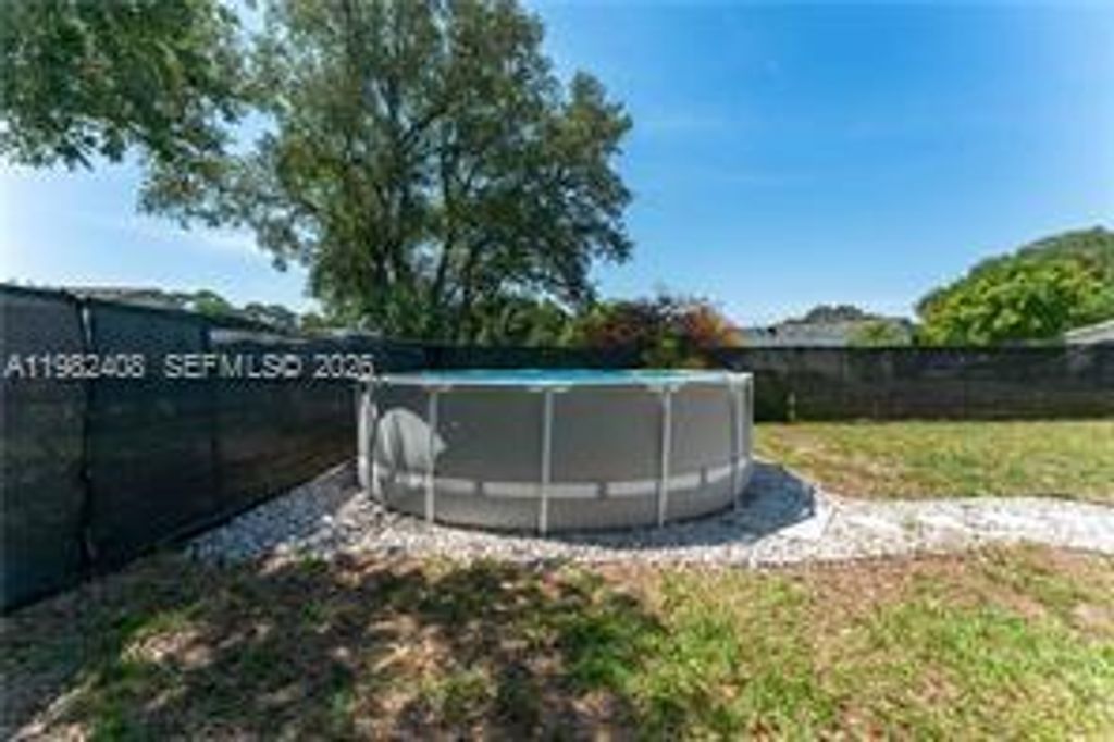 Image 20 of property listing at 4018 Caloosa Loop, La Belle, FL 33935