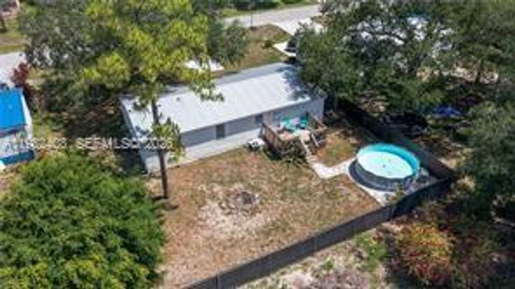 Image 21 of property listing at 4018 Caloosa Loop, La Belle, FL 33935