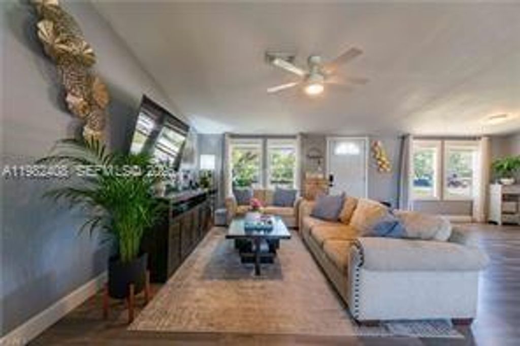 Image 4 of property listing at 4018 Caloosa Loop, La Belle, FL 33935