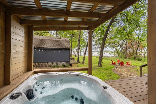 8049 Lakeview Drive, Quinlan, TX 75474