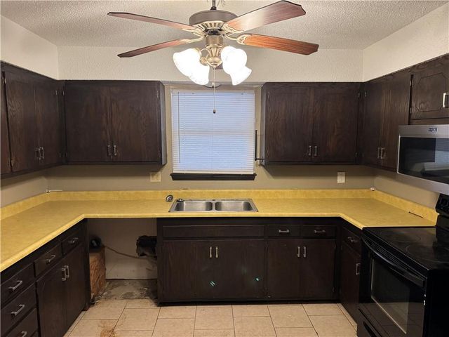 8808 E 58th Terrace, Raytown, MO 64133