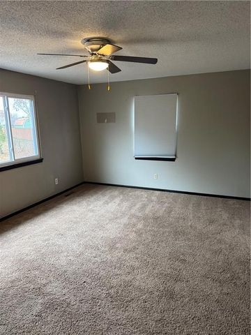 8808 E 58th Terrace, Raytown, MO 64133