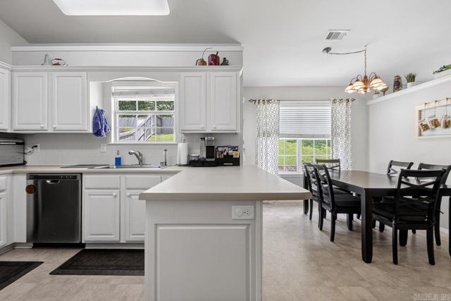 900 Elkhart Loop, Bryant, AR 72022