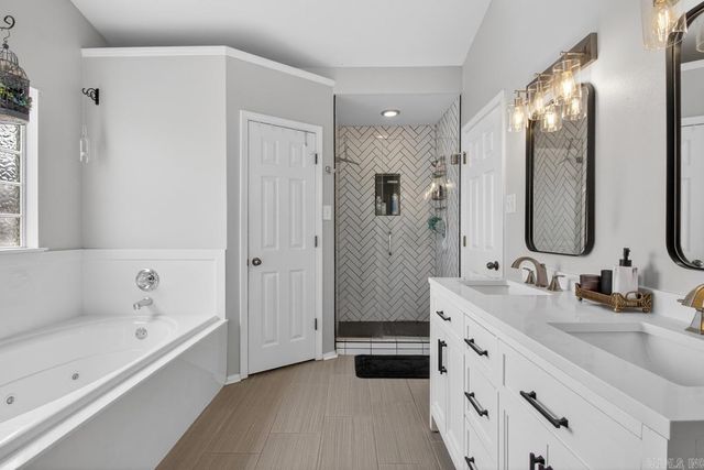 900 Elkhart Loop, Bryant, AR 72022