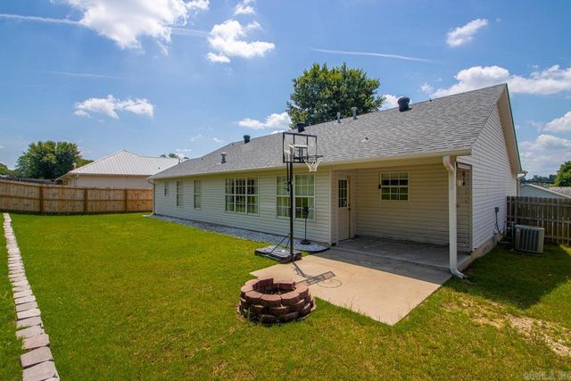 900 Elkhart Loop, Bryant, AR 72022