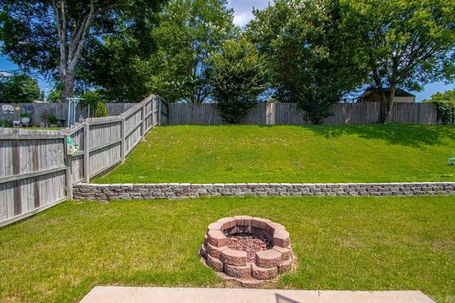 900 Elkhart Loop, Bryant, AR 72022
