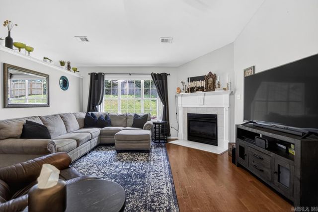 900 Elkhart Loop, Bryant, AR 72022