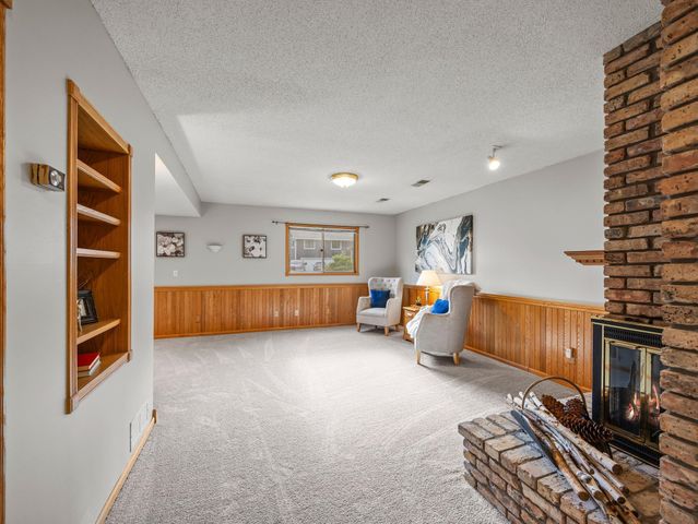 13617 Country Place, Burnsville, MN 55337