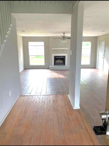 7511 Flair Oaks Drive, Houston, TX 77040