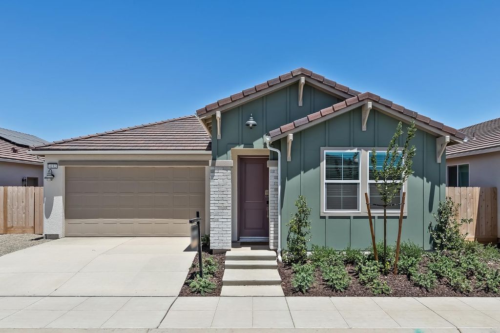 Image 1 of property listing at 4182 N Tisha Avenue, Fresno, CA 93723
