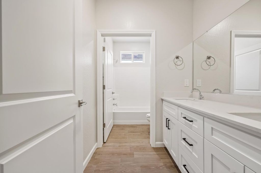 Image 11 of property listing at 4182 N Tisha Avenue, Fresno, CA 93723