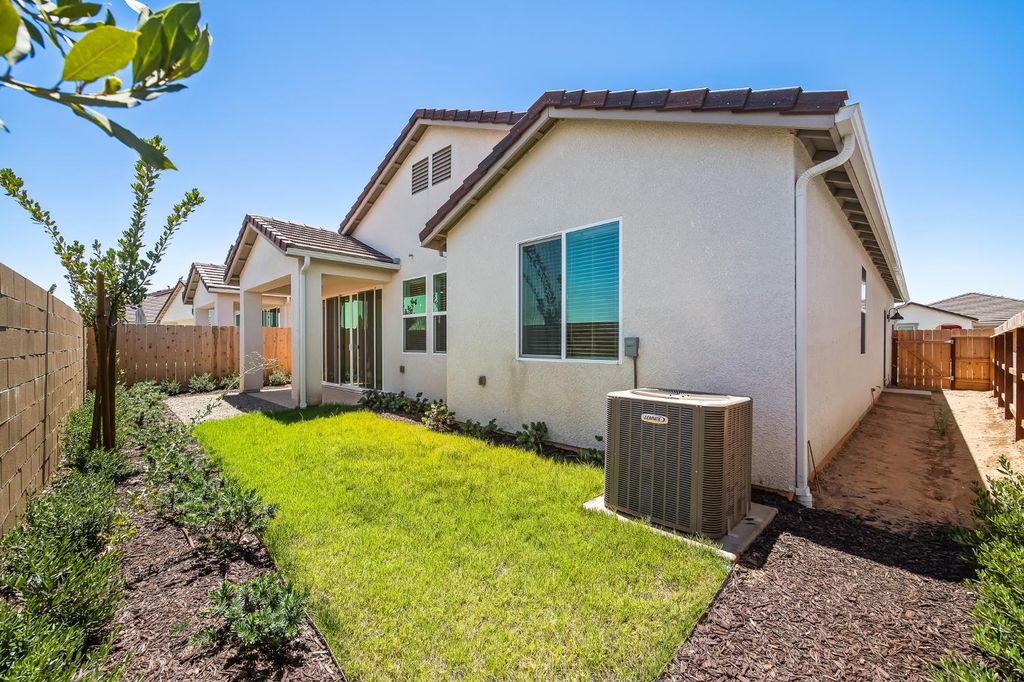 Image 14 of property listing at 4182 N Tisha Avenue, Fresno, CA 93723