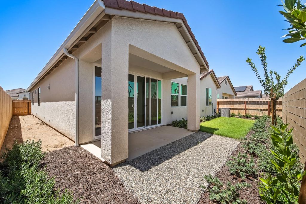 Image 15 of property listing at 4182 N Tisha Avenue, Fresno, CA 93723