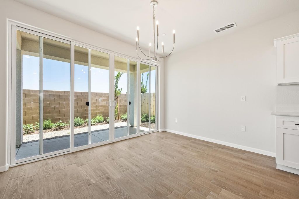 Image 5 of property listing at 4182 N Tisha Avenue, Fresno, CA 93723