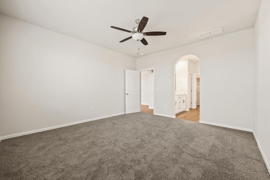 Image 8 of property listing at 4182 N Tisha Avenue, Fresno, CA 93723