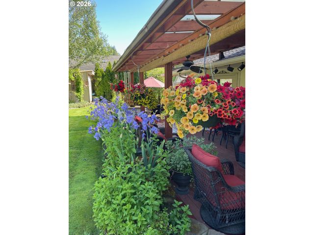 2309 35TH St, Springfield, OR 97477