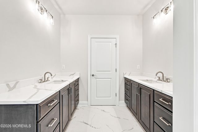 55 Mitchell Court, Manalapan, NJ 07726