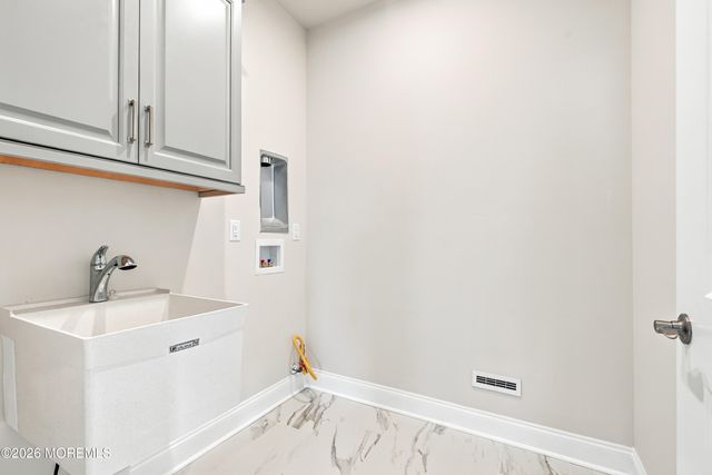 55 Mitchell Court, Manalapan, NJ 07726