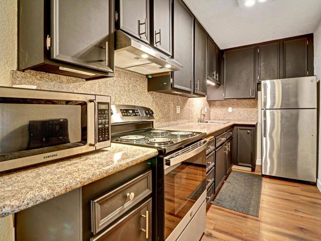 701 Los Felices Circle W 114, Palm Springs, CA 92262