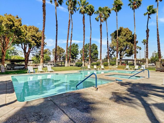 701 Los Felices Circle W 114, Palm Springs, CA 92262