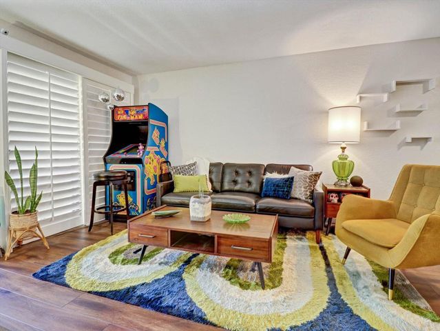 701 Los Felices Circle W 114, Palm Springs, CA 92262