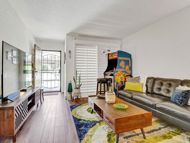 701 Los Felices Circle W 114, Palm Springs, CA 92262