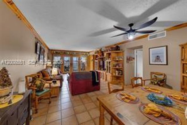 3050 NE 48th Ct 405, Lighthouse Point, FL 33064