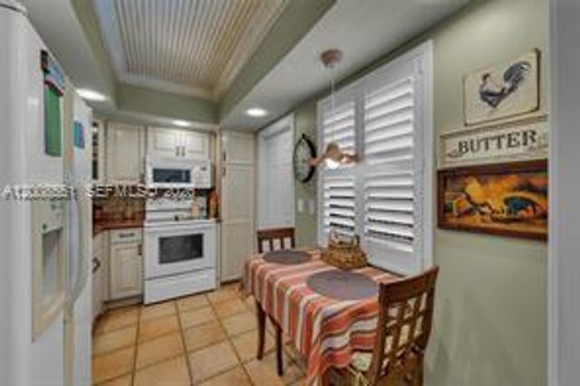 3050 NE 48th Ct 405, Lighthouse Point, FL 33064