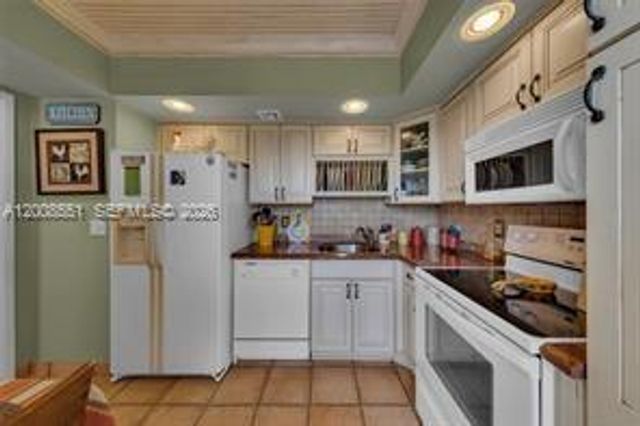 3050 NE 48th Ct 405, Lighthouse Point, FL 33064