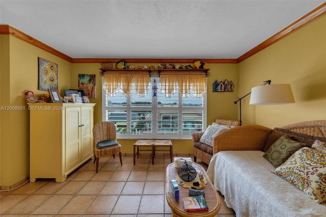 3050 NE 48th Ct 405, Lighthouse Point, FL 33064