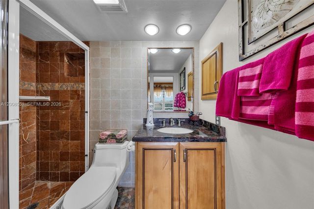 3050 NE 48th Ct 405, Lighthouse Point, FL 33064