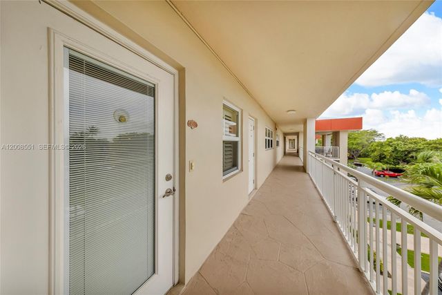 3050 NE 48th Ct 405, Lighthouse Point, FL 33064