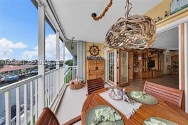 3050 NE 48th Ct 405, Lighthouse Point, FL 33064